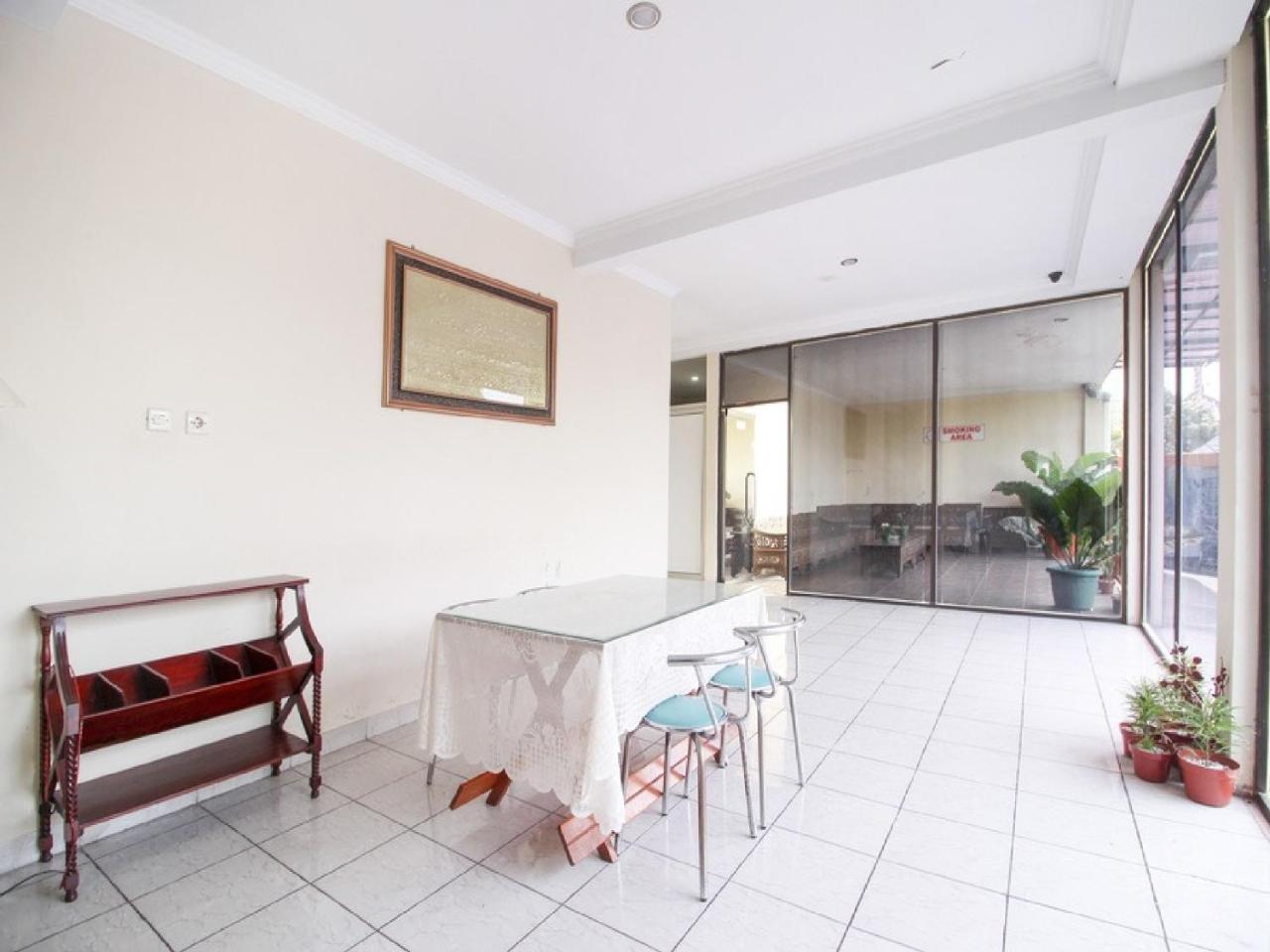 RedDoorz Plus near Stadion Mandala Krida Yogyakarta Exterior foto