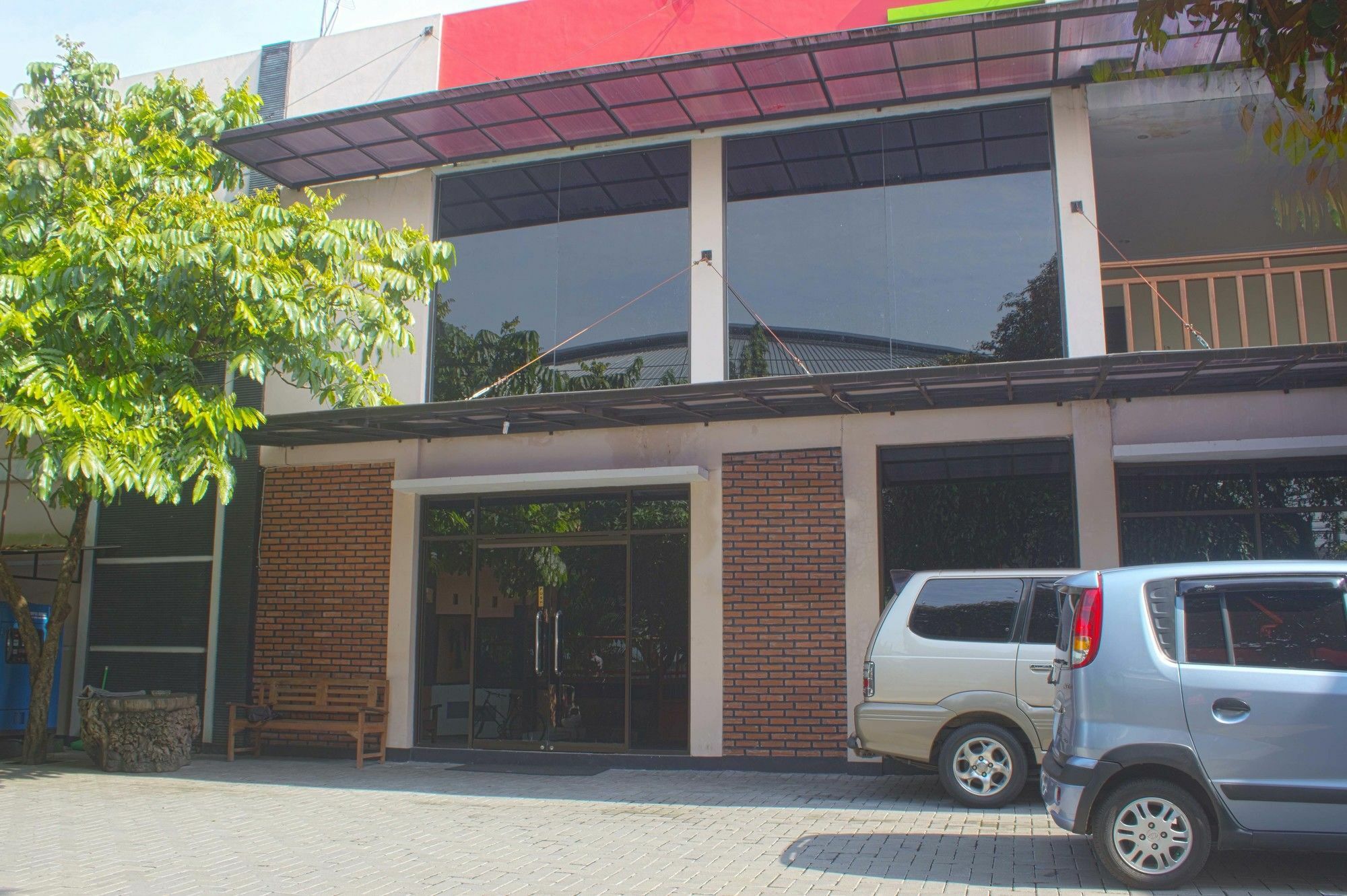 RedDoorz Plus near Stadion Mandala Krida Yogyakarta Exterior foto